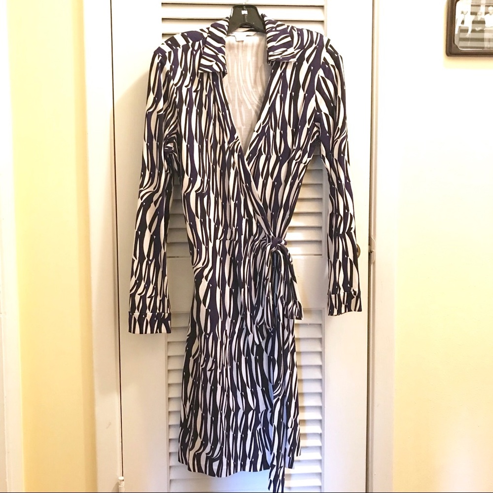 Diane Von Furstenberg 100% silk wrap dress